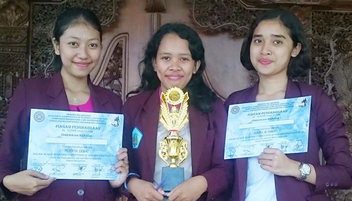 Tim Debat  Bahasa Inggris STIKES Bali Juara di Dua Event